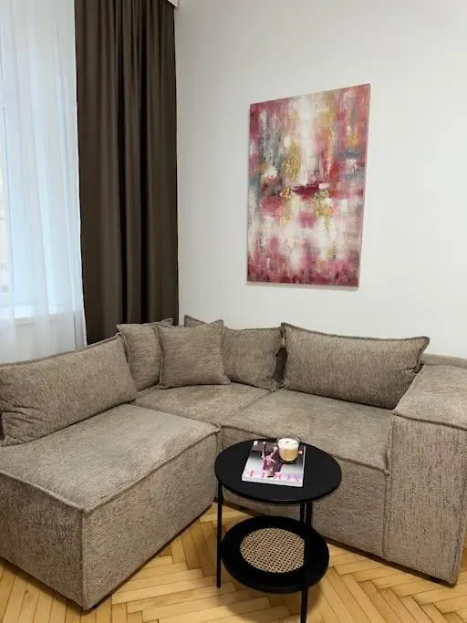 Neu! City Apartment Im Stadtzentrum 4 contacts